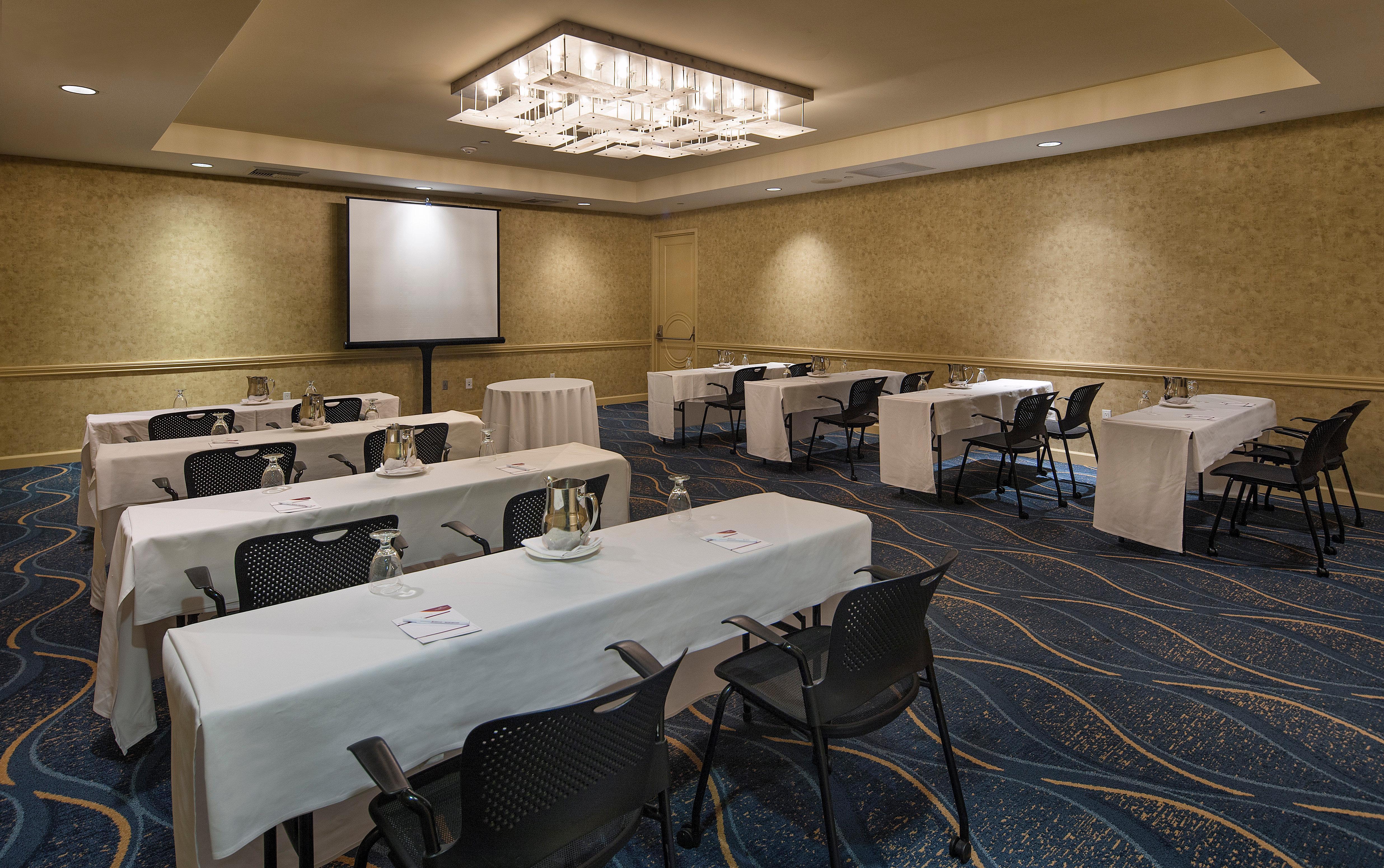 Crowne Plaza By Ihg